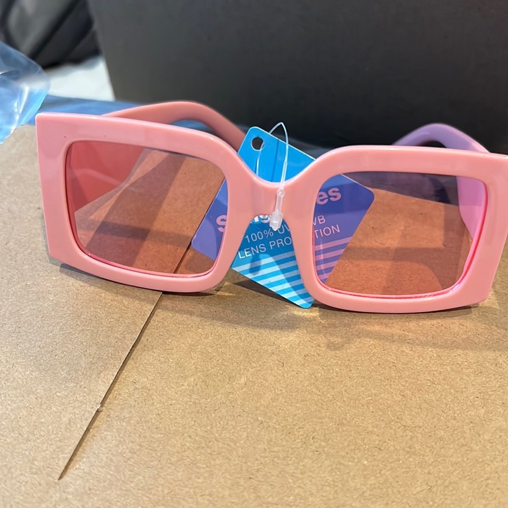 NWT Women’s Pink FGX Sunglasses